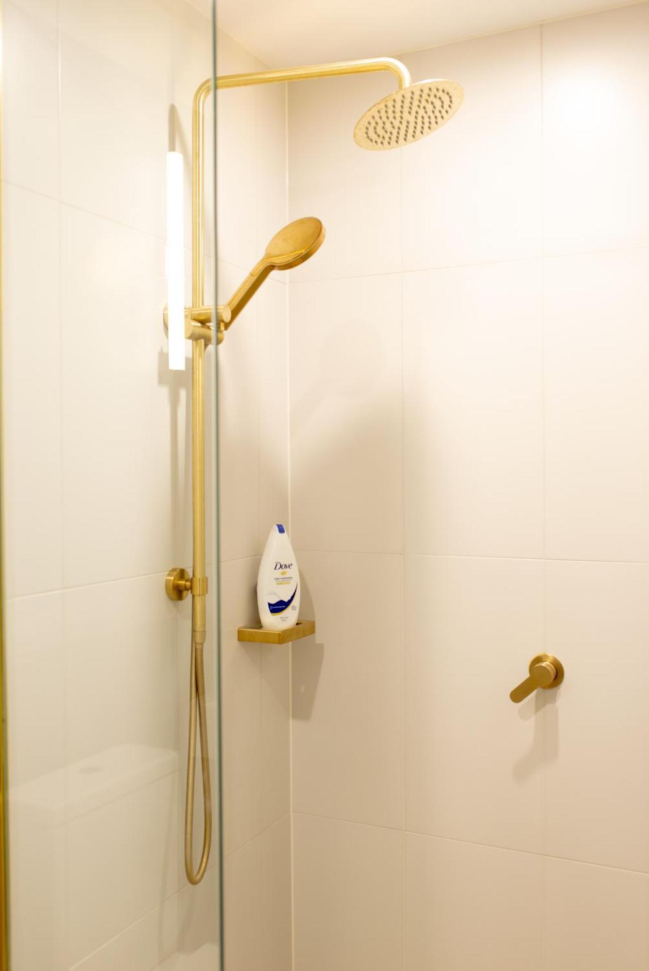 Apartment Next To Public Station, Boxhill Central, 2 Bedrooms, Free Parking And Wifi Box Hill Dış mekan fotoğraf
